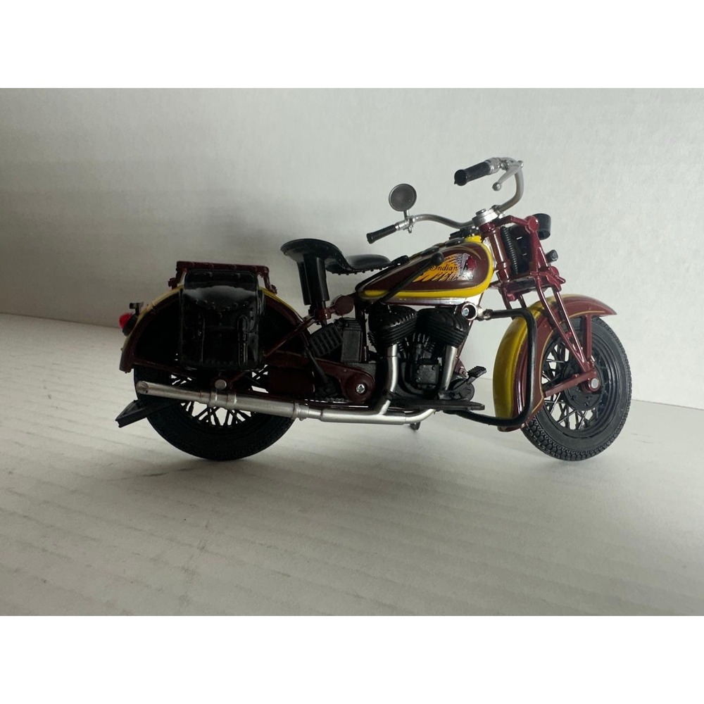 Indian Sport Scout 1:12 Die-Cast Motorcycle Model Yellow/Burgundy